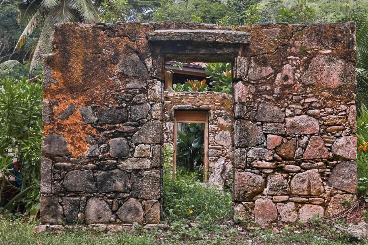 Domaine Desaubin Luxury Villas Takamaka Pensiune