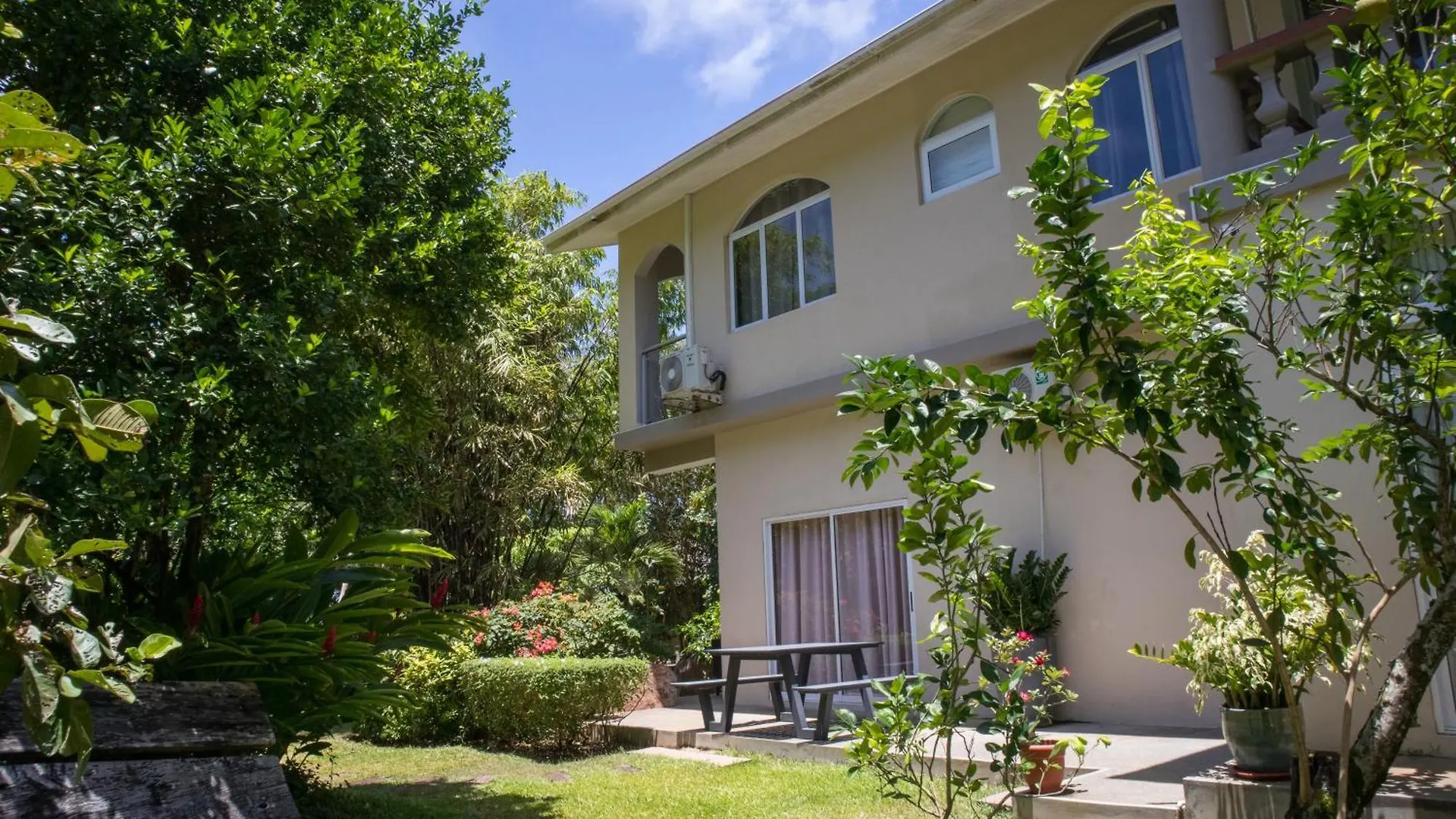 Domaine Desaubin Luxury Villas Takamaka 3*,