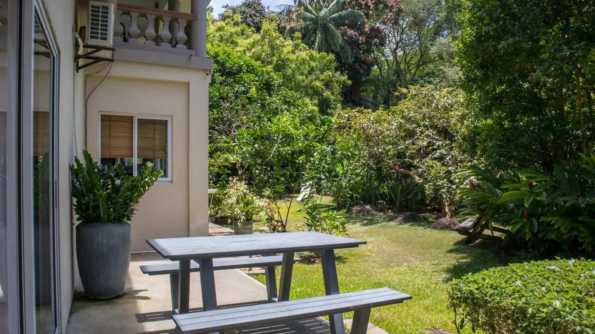 Domaine Desaubin Luxury Villas Takamaka
